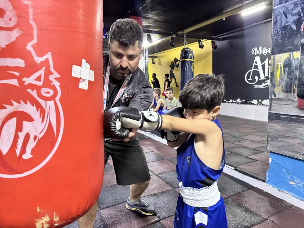 Eski boks şampiyonu, çocuklarını ringe hazırlıyor 2