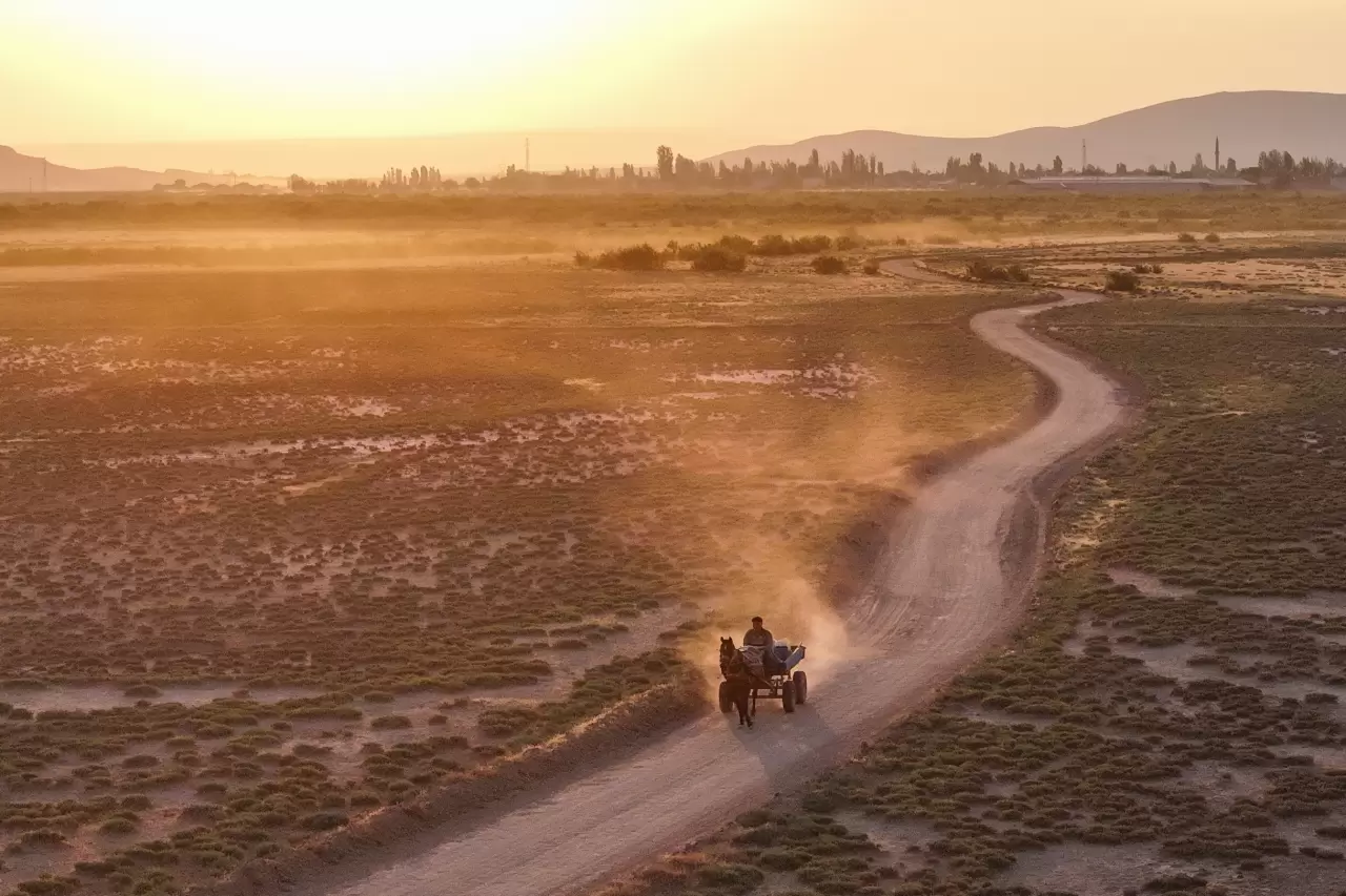 Palas Tuzla Gölü'nden geleneksel yöntemlerle tuz çıkarıyor 5