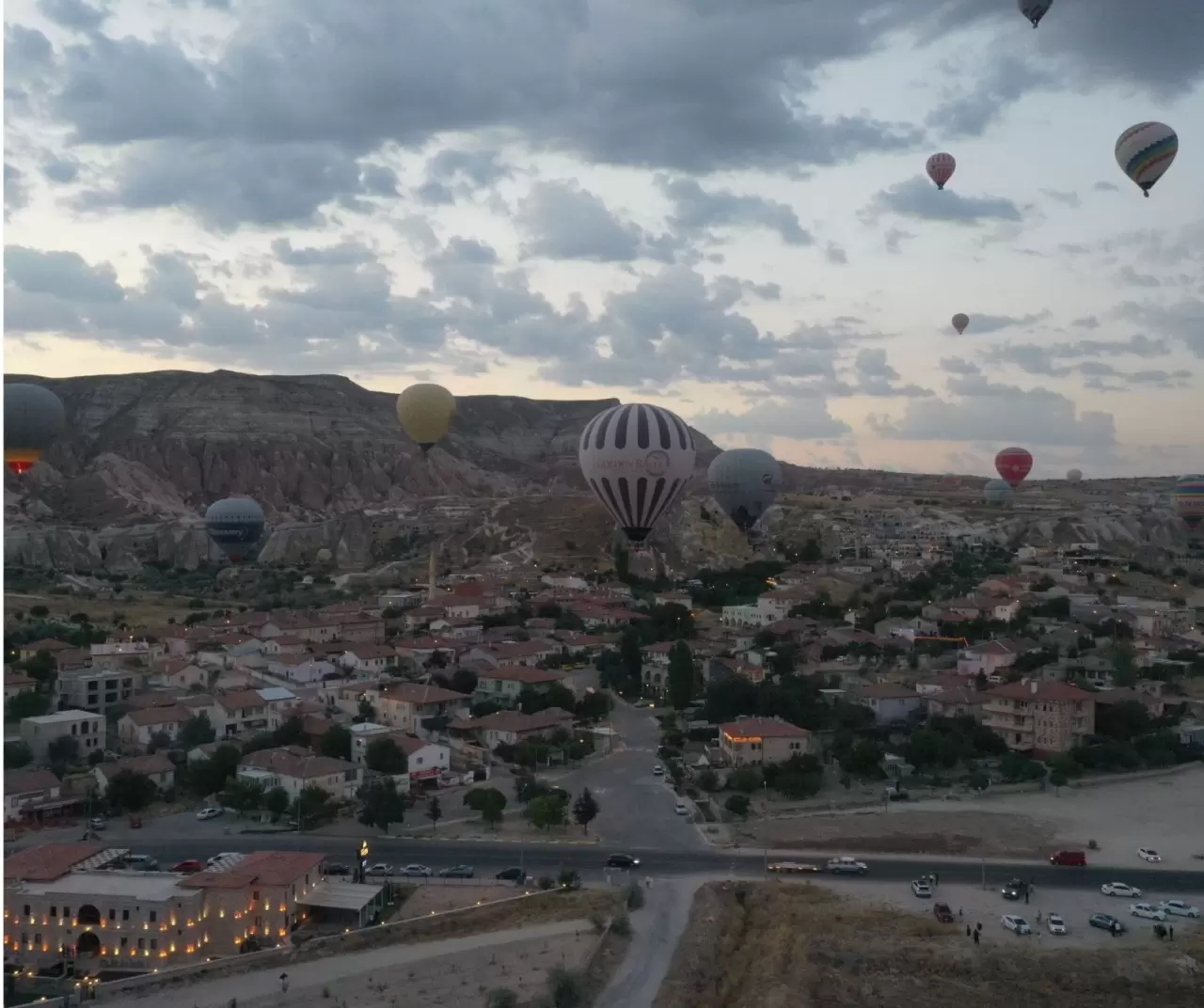 Kapadokya'da balonlar Türk bayraklarıyla uçtu 4