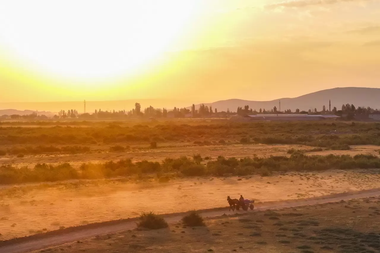 Palas Tuzla Gölü'nden geleneksel yöntemlerle tuz çıkarıyor 3