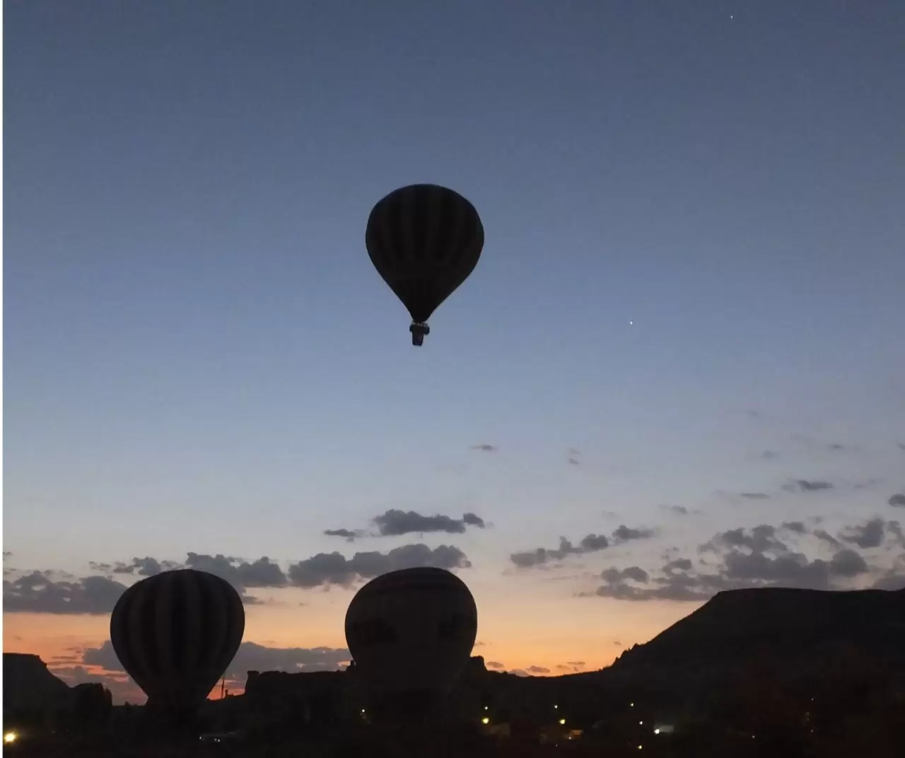 Kapadokya'da balonlar Türk bayraklarıyla uçtu 2