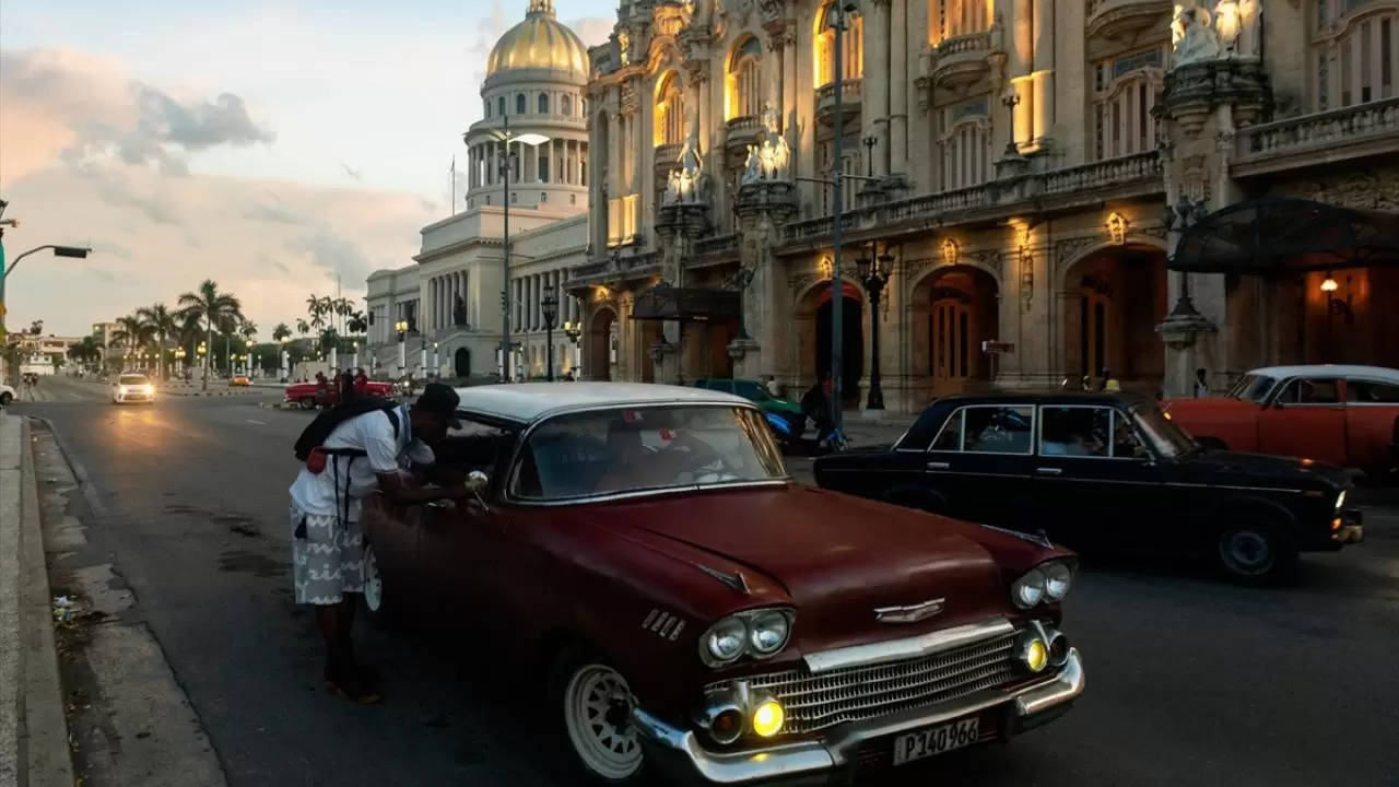 Küba’da zamanı durduran arabalar 1