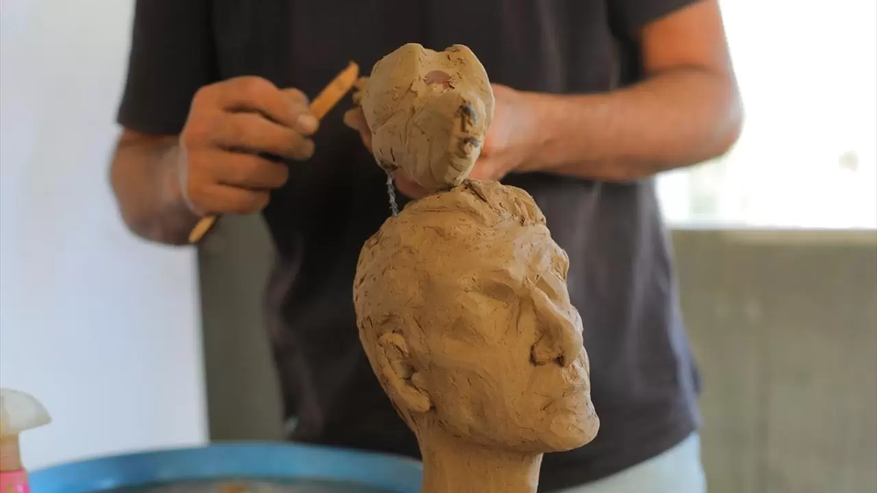 Acıyı sanata dönüştürdü! Gazzeli heykeltıraş Filistin’in sessiz çığlığını anlatıyor 11