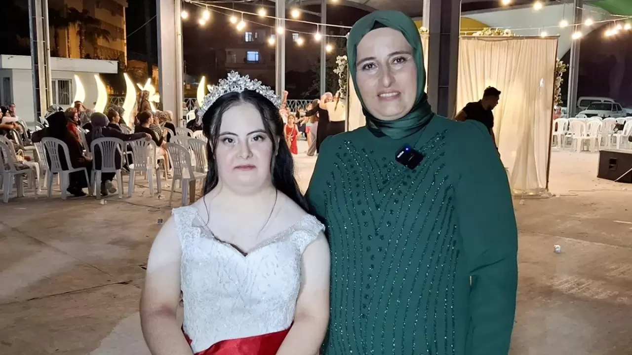 Antalya'da down sendromlu kızının düğün hayalini gerçekleştirdi 4