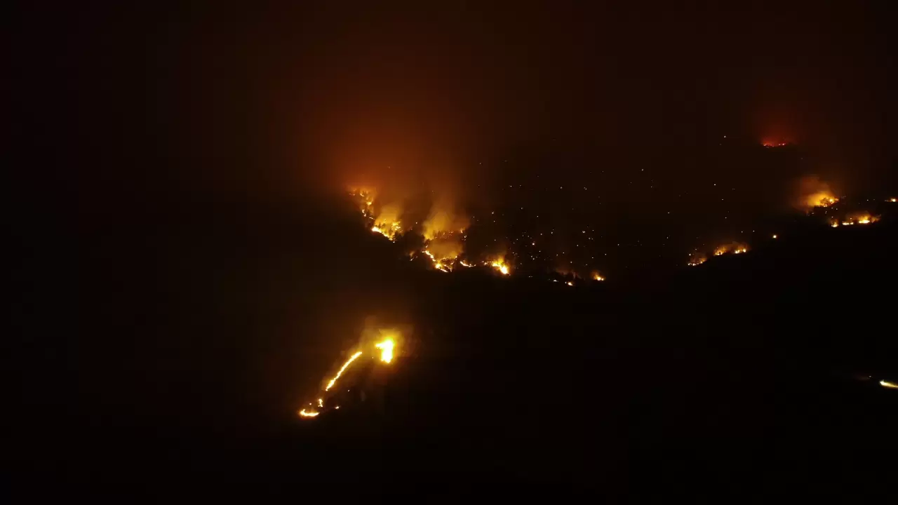 Kastamonu'da orman yangınları geceyi aydınlattı 6