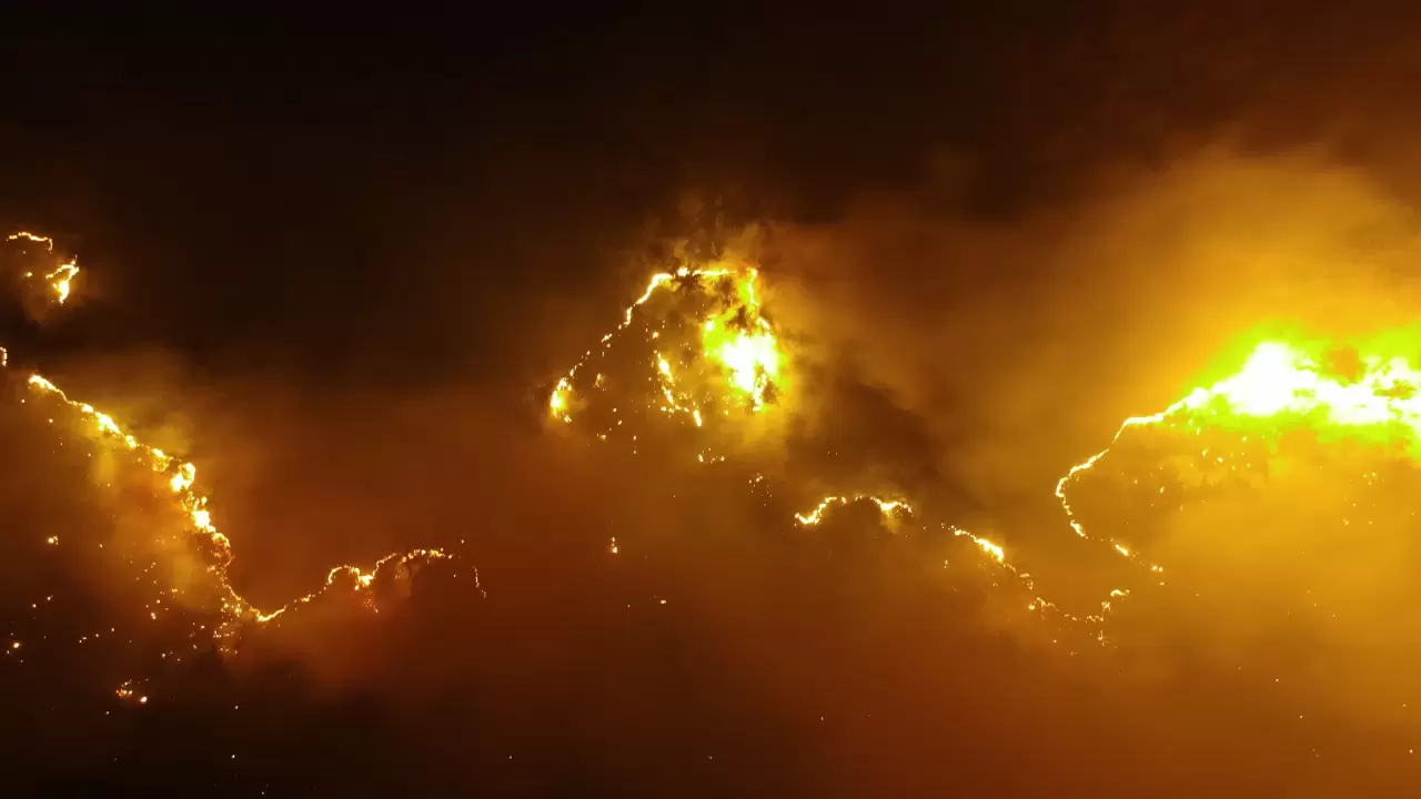 Kastamonu'da orman yangınları geceyi aydınlattı 3