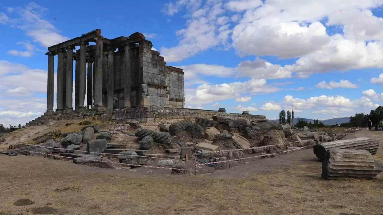 Aizanoi’nin gizemi çözülüyor: Restorasyonda kullanılacak tarihi kalıntılar ortaya çıkarıldı 12
