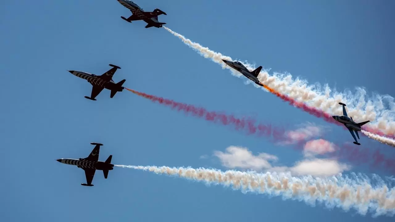 Türk Yıldızları Çekya’da zirveye uçtu! Büyük ödül Türkiye’nin! 12