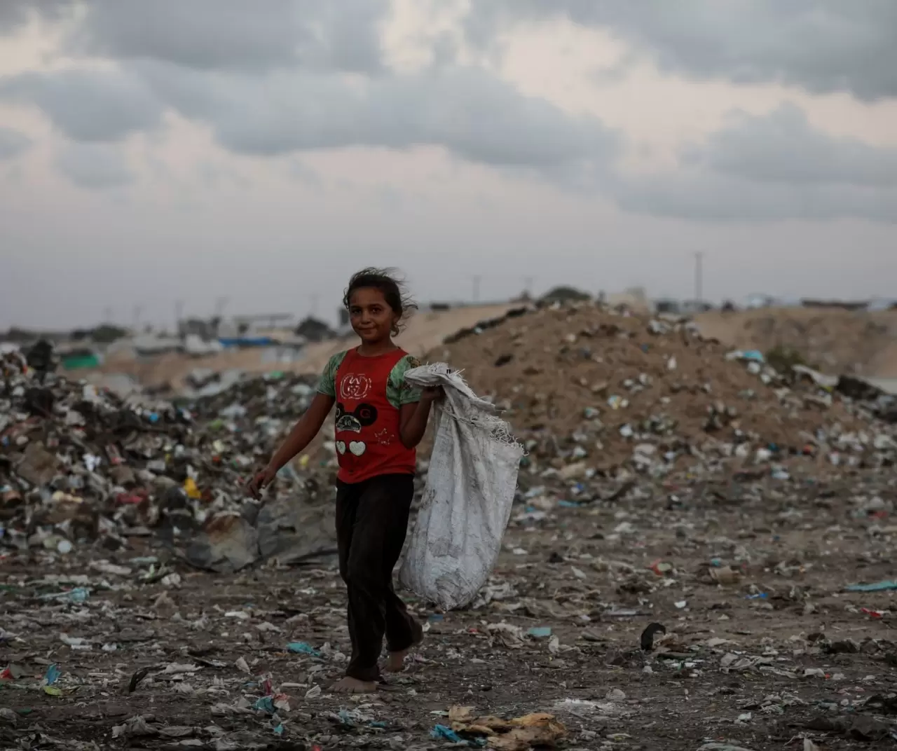 Gazze’de çocuklar çöp yığınları arasında geçim mücadelesi veriyor 8