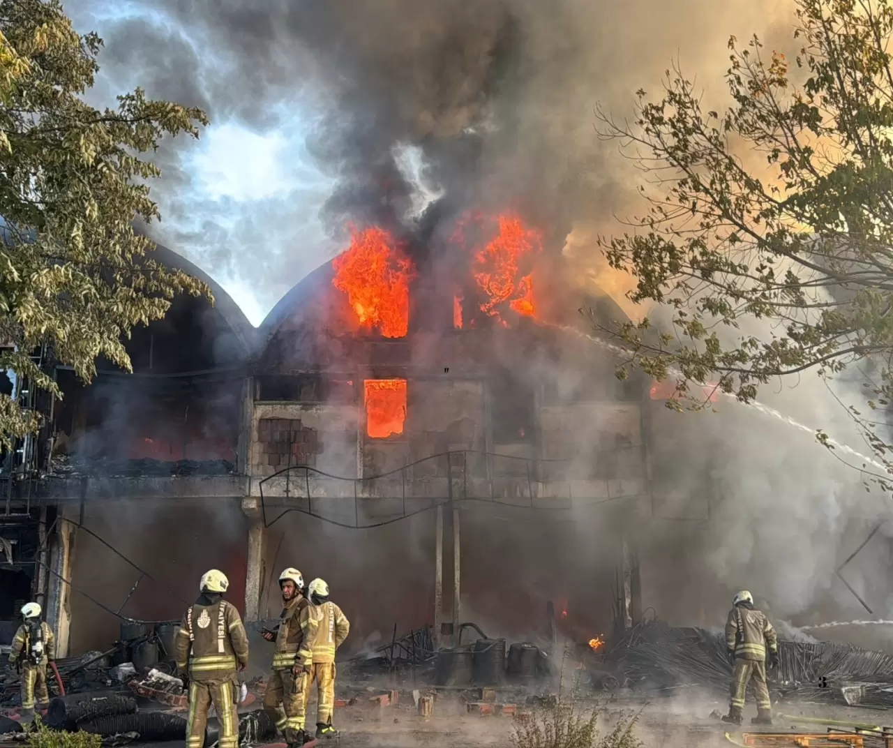Bağcılar İSTOÇ'ta iş yerinde yangın çıktı 2