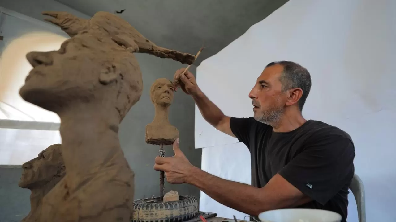 Acıyı sanata dönüştürdü! Gazzeli heykeltıraş Filistin’in sessiz çığlığını anlatıyor 14