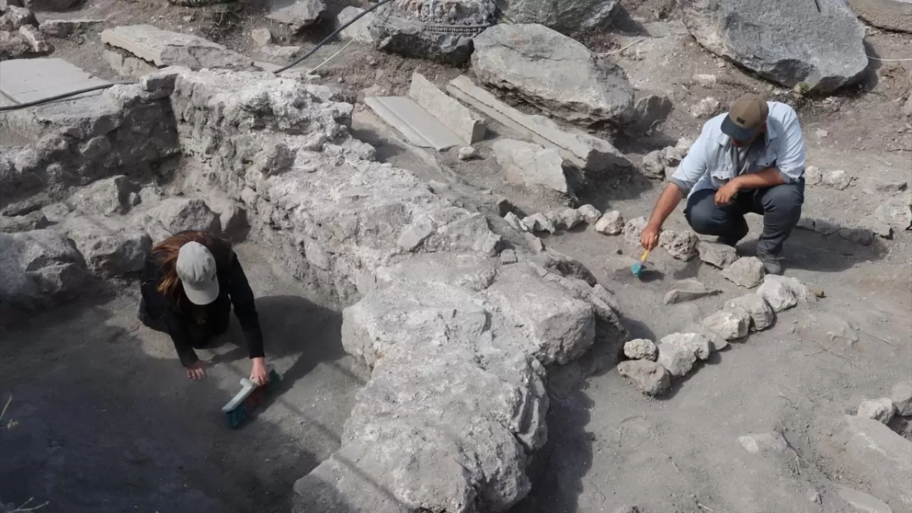 Aizanoi’nin gizemi çözülüyor: Restorasyonda kullanılacak tarihi kalıntılar ortaya çıkarıldı 13