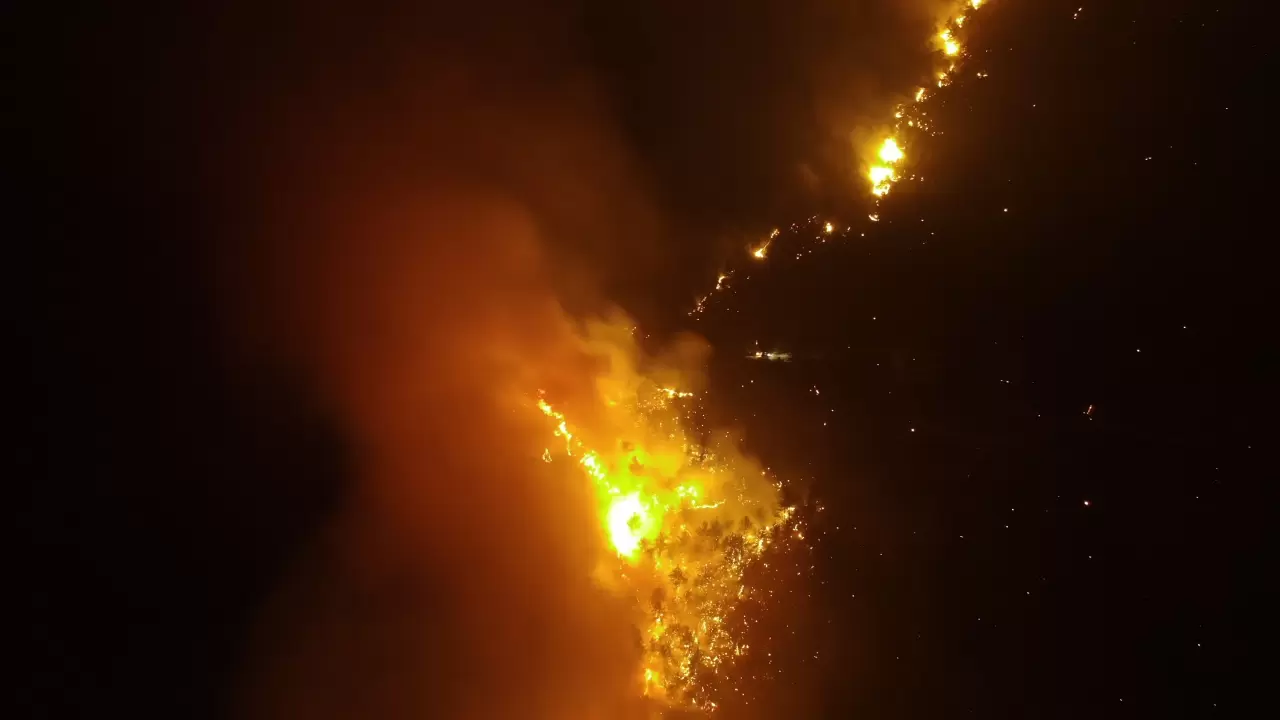 Kastamonu'da orman yangınları geceyi aydınlattı 4