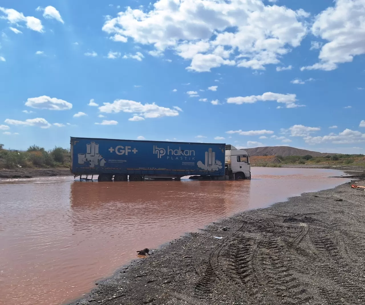 Sivas’ta kuma saplanan saman yüklü tır 2 gün sonra kurtarıldı 1