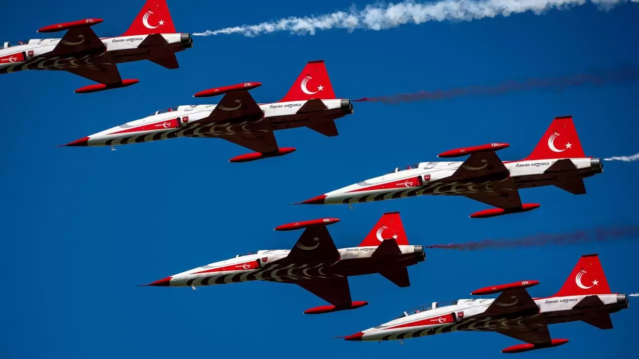 Türk Yıldızları Çekya’da zirveye uçtu! Büyük ödül Türkiye’nin! 10