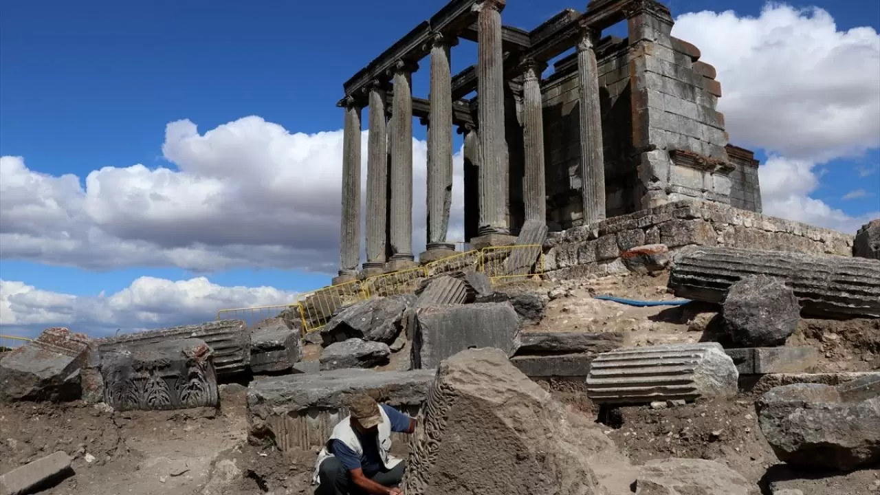 Aizanoi’nin gizemi çözülüyor: Restorasyonda kullanılacak tarihi kalıntılar ortaya çıkarıldı 1