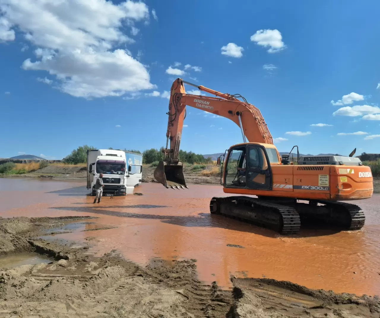Sivas’ta kuma saplanan saman yüklü tır 2 gün sonra kurtarıldı 4