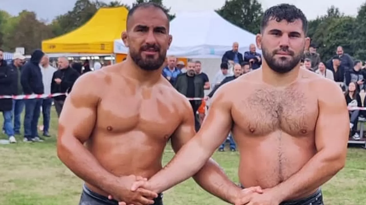 Almanya’da yağlı güreş şenliği 2