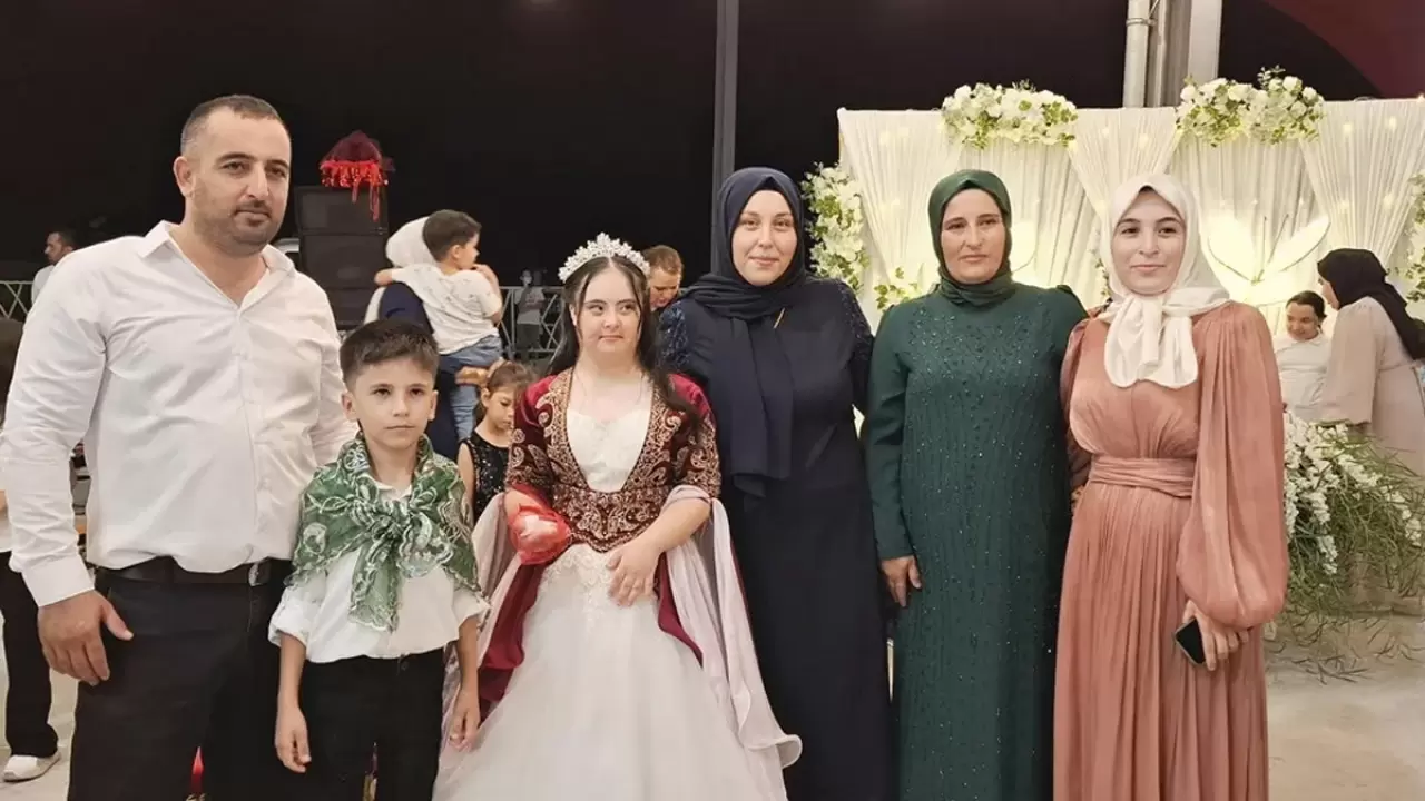 Antalya'da down sendromlu kızının düğün hayalini gerçekleştirdi 6