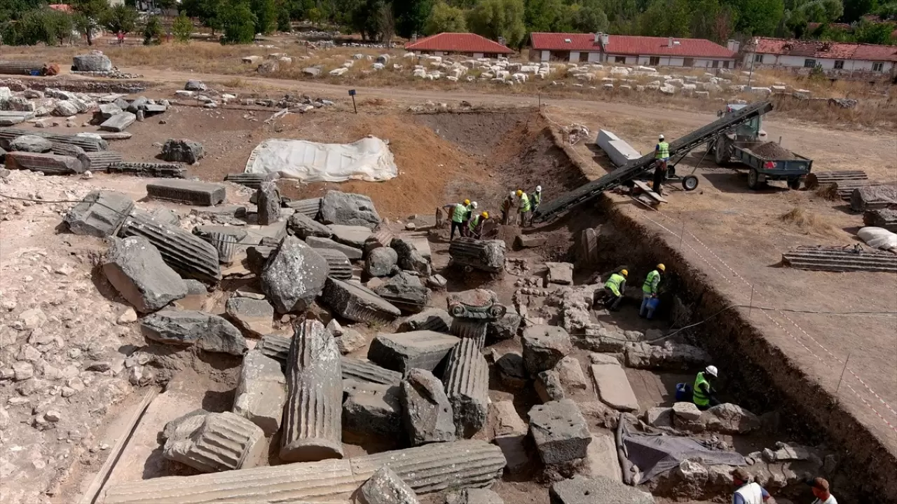 Aizanoi’nin gizemi çözülüyor: Restorasyonda kullanılacak tarihi kalıntılar ortaya çıkarıldı 7