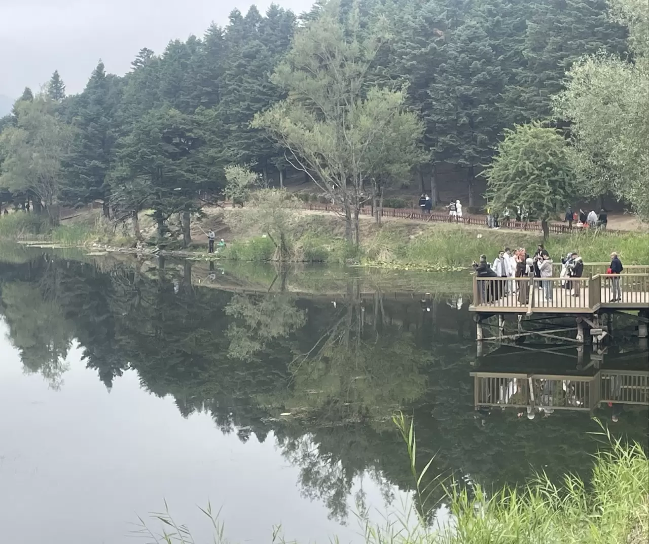 Gölcük Tabiat Parkı’nda sonbahar güzelliği tatilcileri büyüledi 2