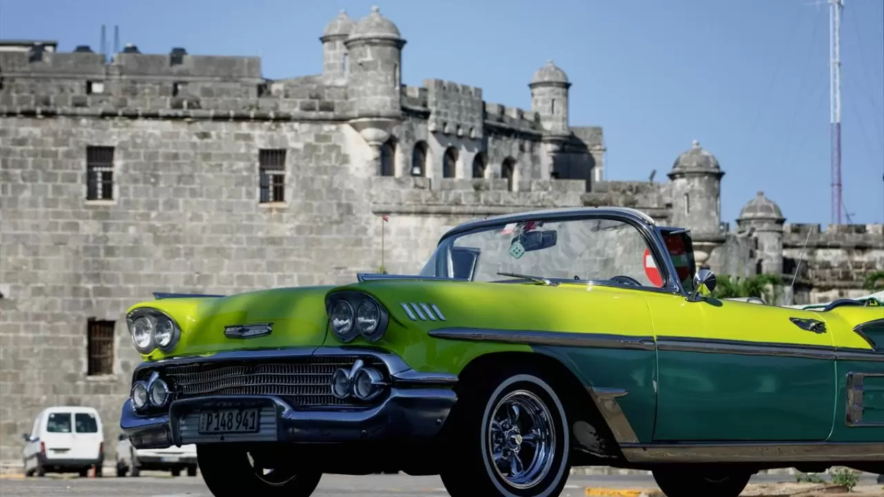 Küba’da zamanı durduran arabalar 7