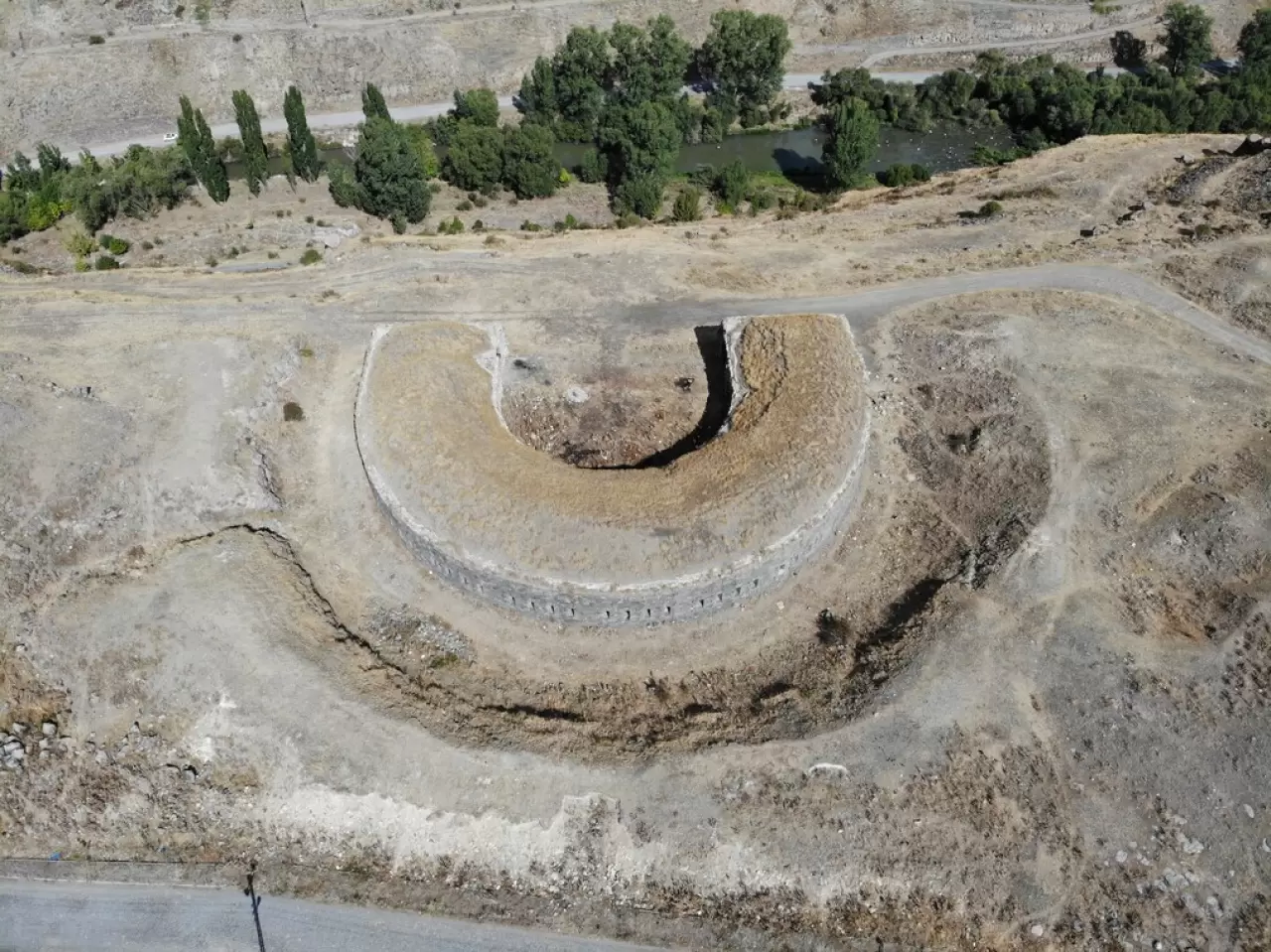 At nalı şeklindeki eşsiz tabya: Kars turizmine kazandırılacak 2