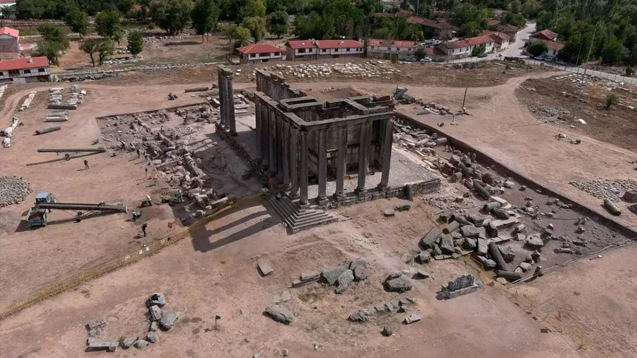 Aizanoi’nin gizemi çözülüyor: Restorasyonda kullanılacak tarihi kalıntılar ortaya çıkarıldı 5