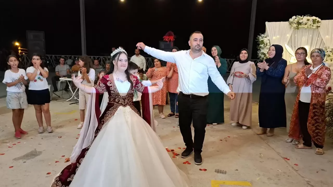 Antalya'da down sendromlu kızının düğün hayalini gerçekleştirdi 5
