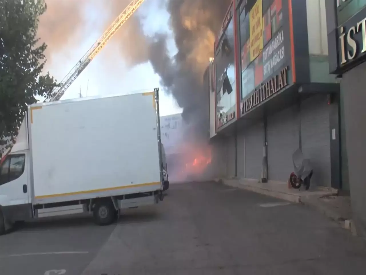 Bağcılar İSTOÇ'ta iş yerinde yangın çıktı 7