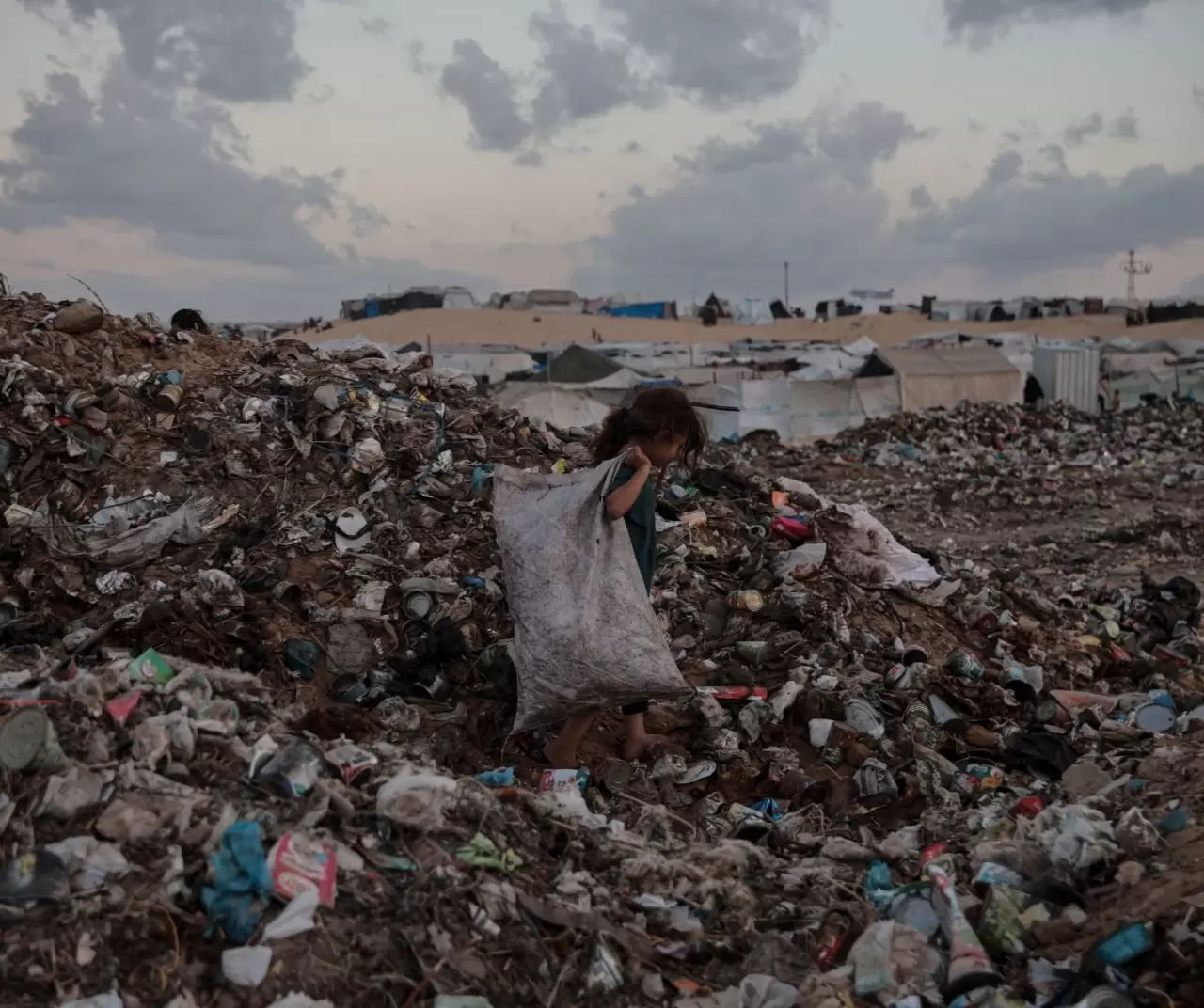 Gazze’de çocuklar çöp yığınları arasında geçim mücadelesi veriyor 5