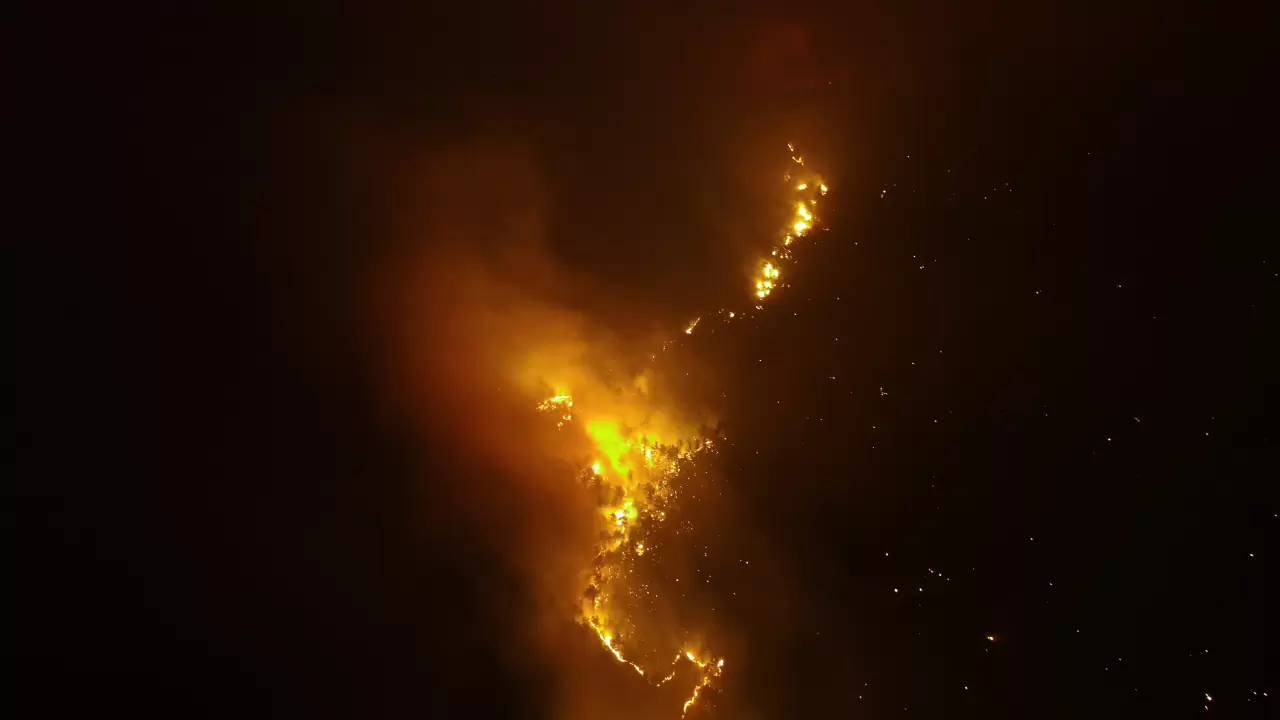 Kastamonu'da orman yangınları geceyi aydınlattı 5