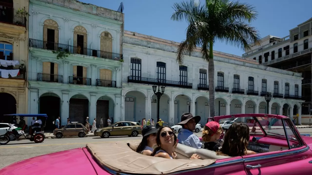 Küba’da zamanı durduran arabalar 3