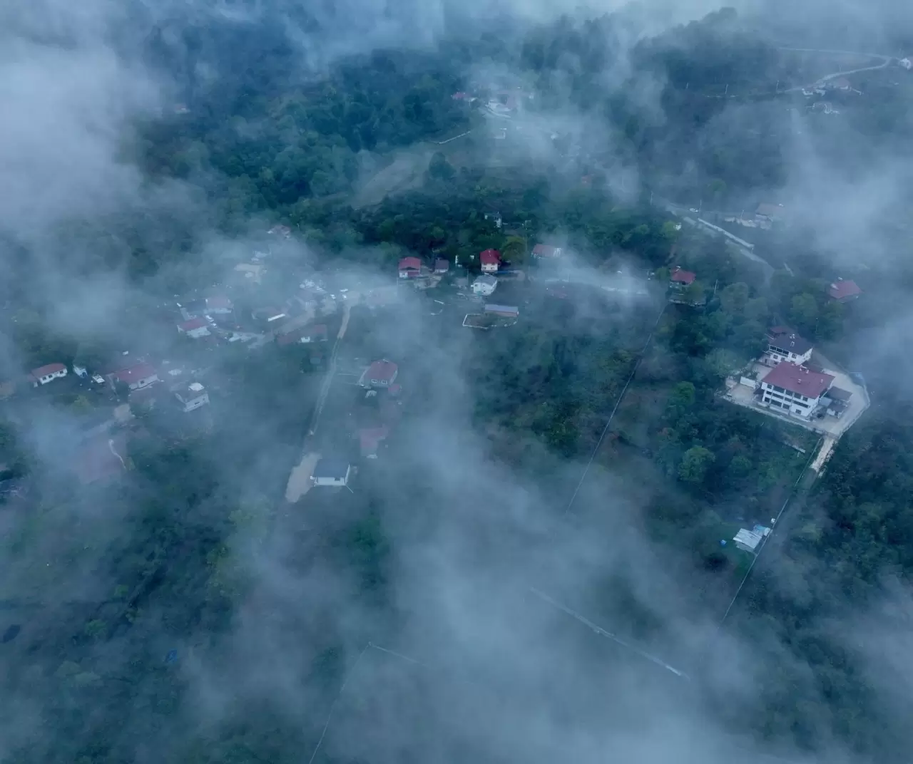 Bolu Dağı’nda sis ve sağanak: Görüş mesafesi 35 metreye düştü 3