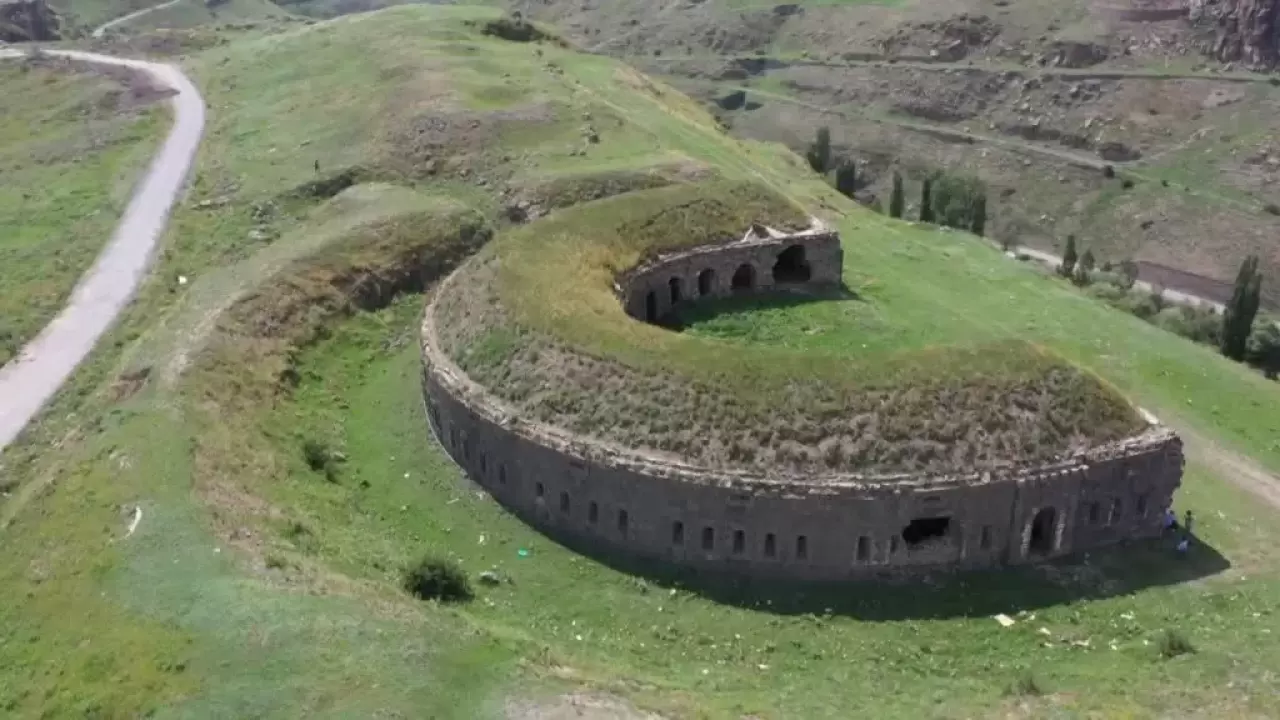 At nalı şeklindeki eşsiz tabya: Kars turizmine kazandırılacak 4