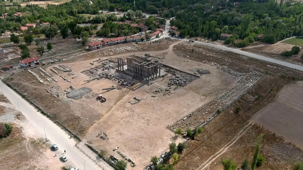 Aizanoi’nin gizemi çözülüyor: Restorasyonda kullanılacak tarihi kalıntılar ortaya çıkarıldı 10