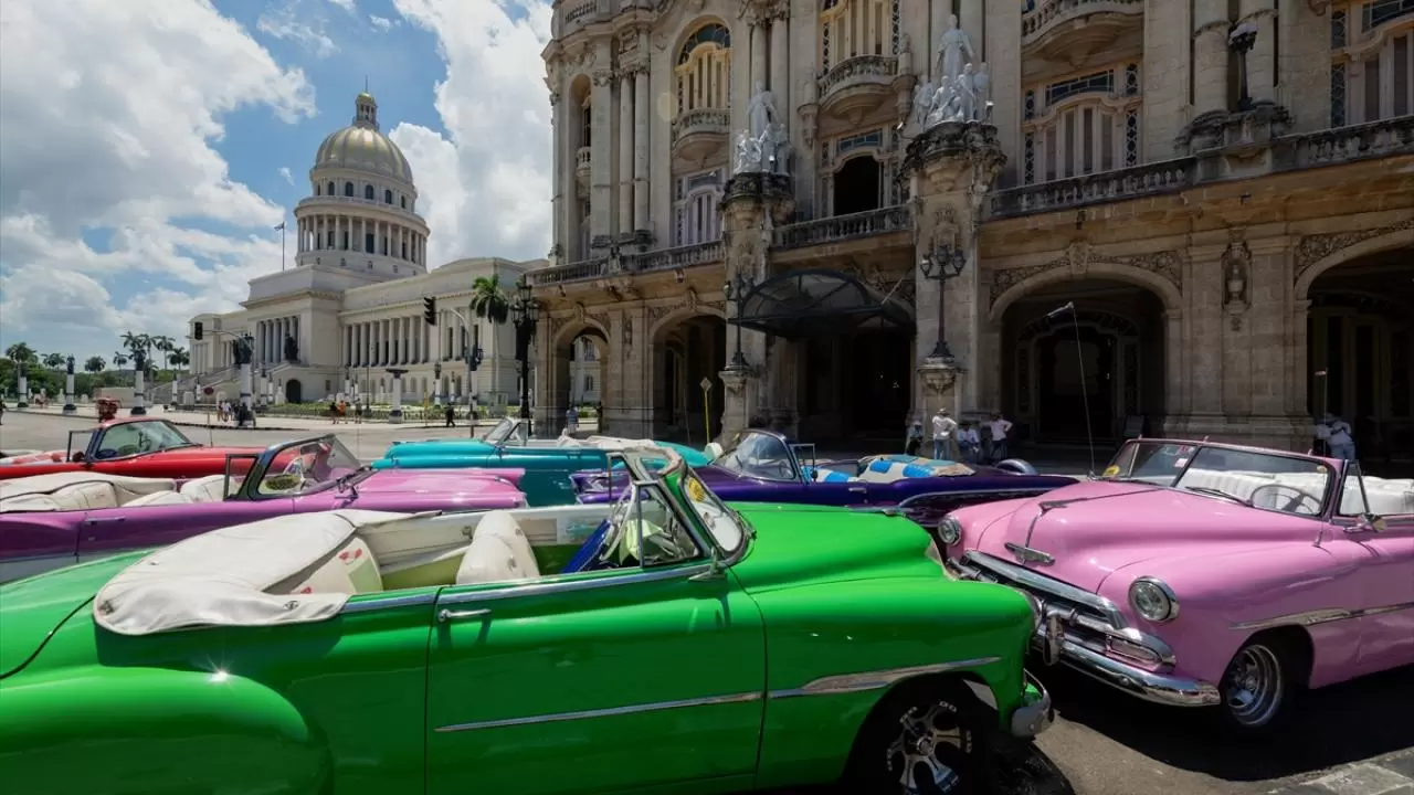 Küba’da zamanı durduran arabalar 6