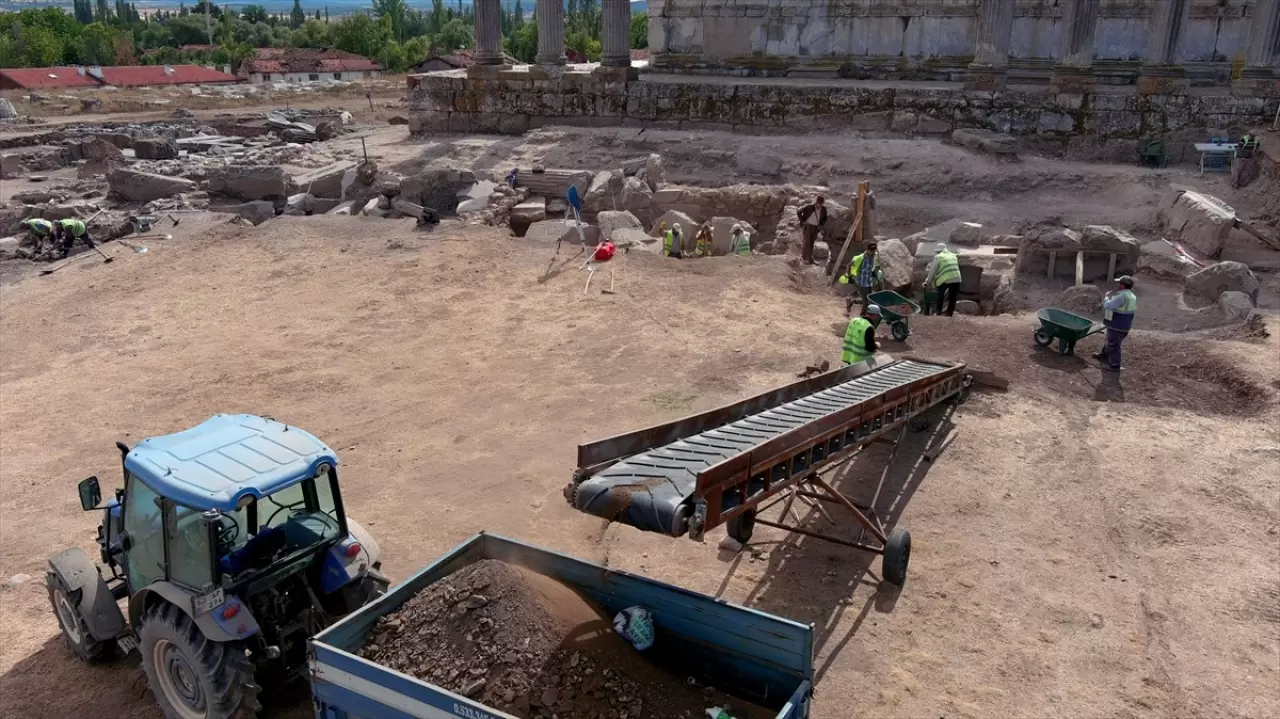 Aizanoi’nin gizemi çözülüyor: Restorasyonda kullanılacak tarihi kalıntılar ortaya çıkarıldı 3
