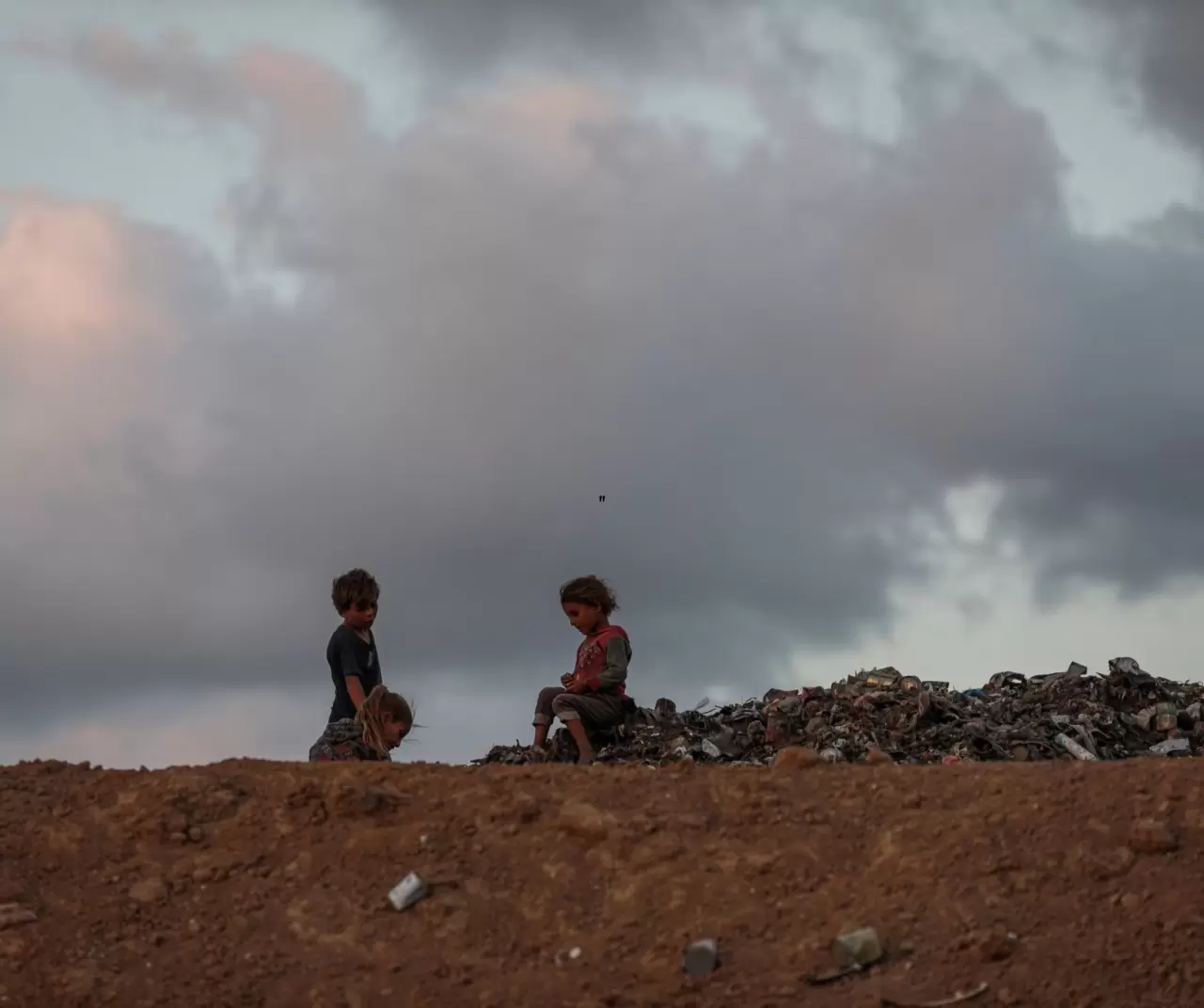 Gazze’de çocuklar çöp yığınları arasında geçim mücadelesi veriyor 20