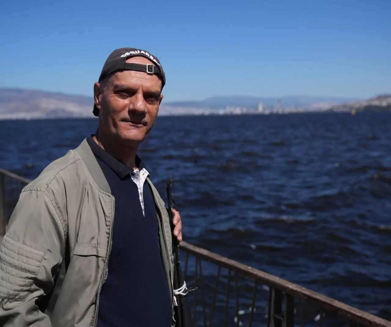 İzmir Körfezi’nde balık ölümleri sürüyor: Üçkuyular sahili tonlarca ölü balıkla doldu 4