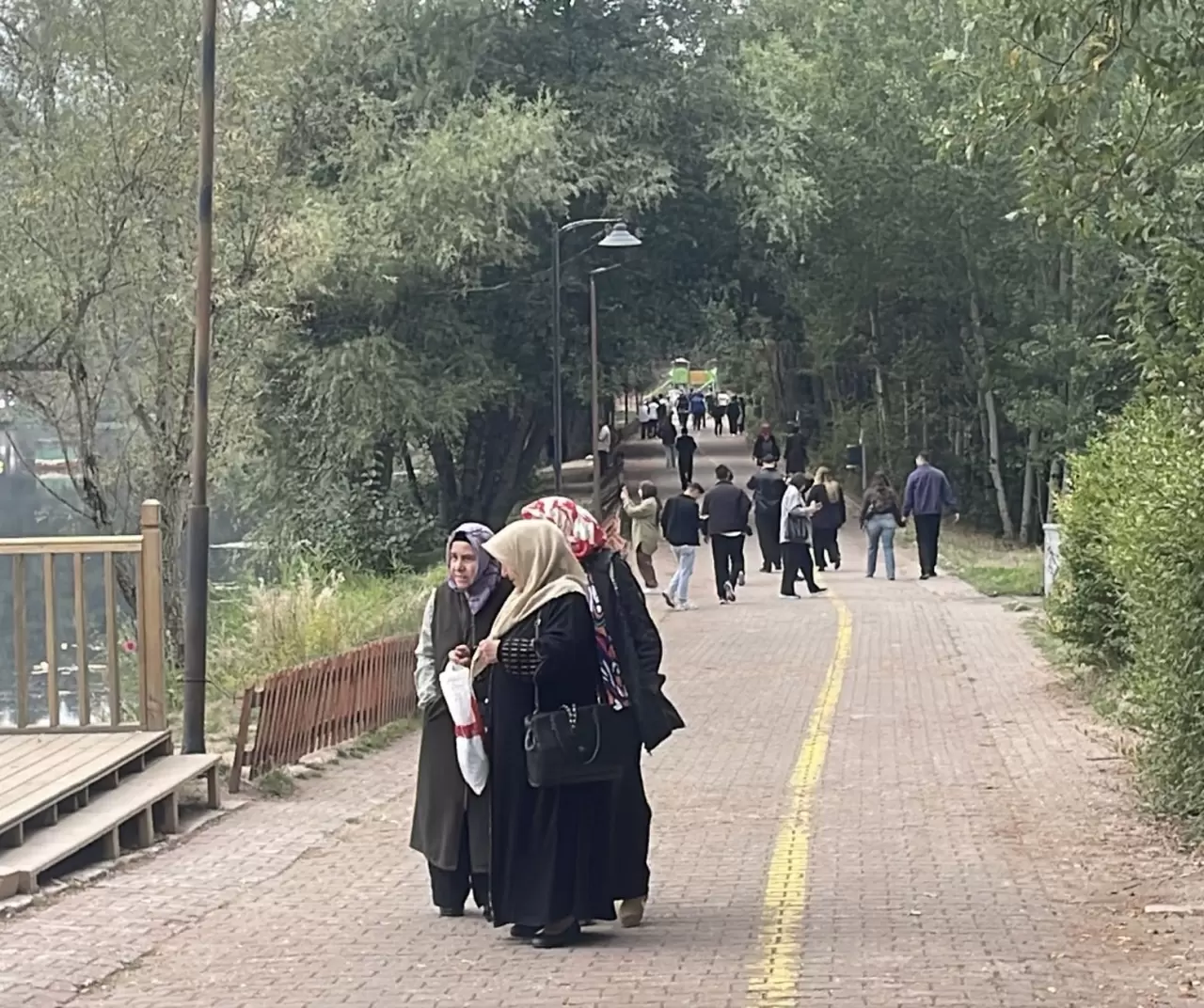 Gölcük Tabiat Parkı’nda sonbahar güzelliği tatilcileri büyüledi 7