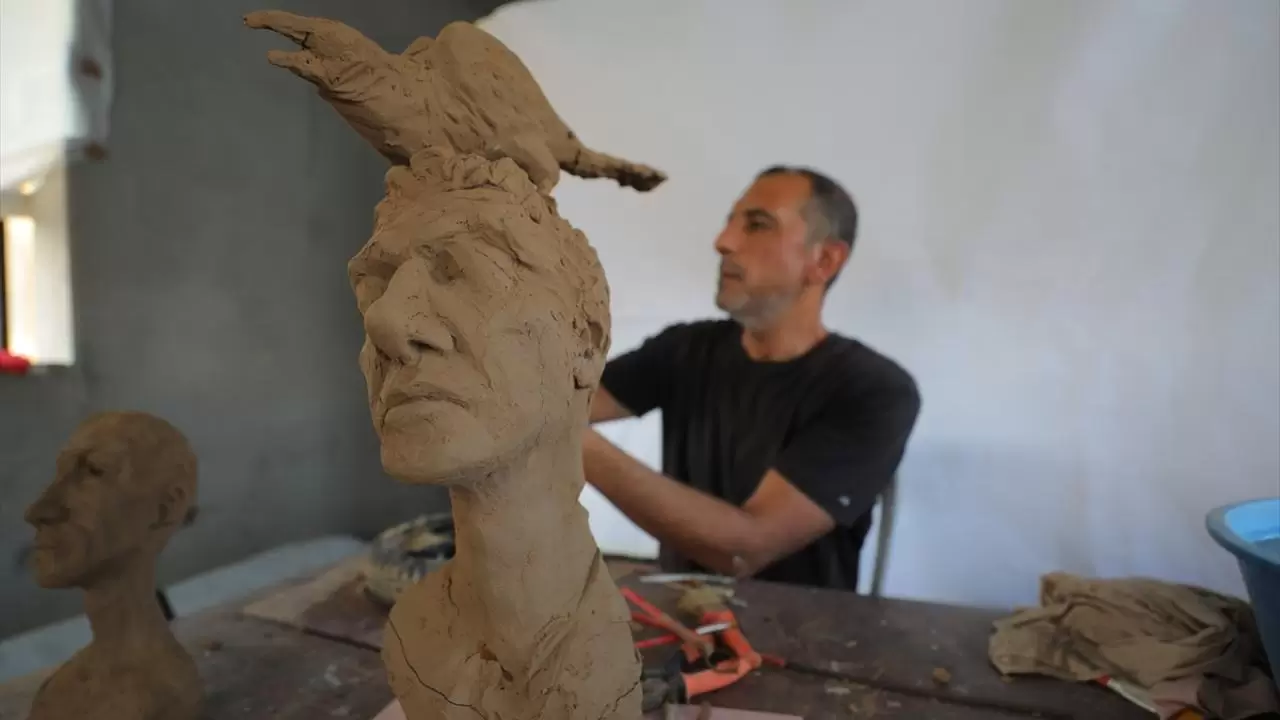 Acıyı sanata dönüştürdü! Gazzeli heykeltıraş Filistin’in sessiz çığlığını anlatıyor 15