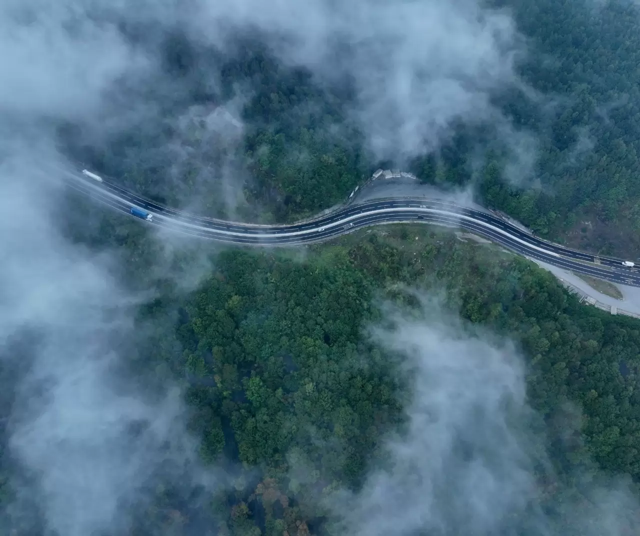 Bolu Dağı’nda sis ve sağanak: Görüş mesafesi 35 metreye düştü 8