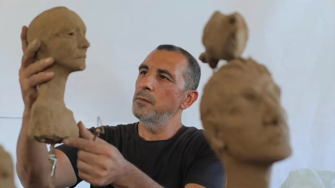 Acıyı sanata dönüştürdü! Gazzeli heykeltıraş Filistin’in sessiz çığlığını anlatıyor 12