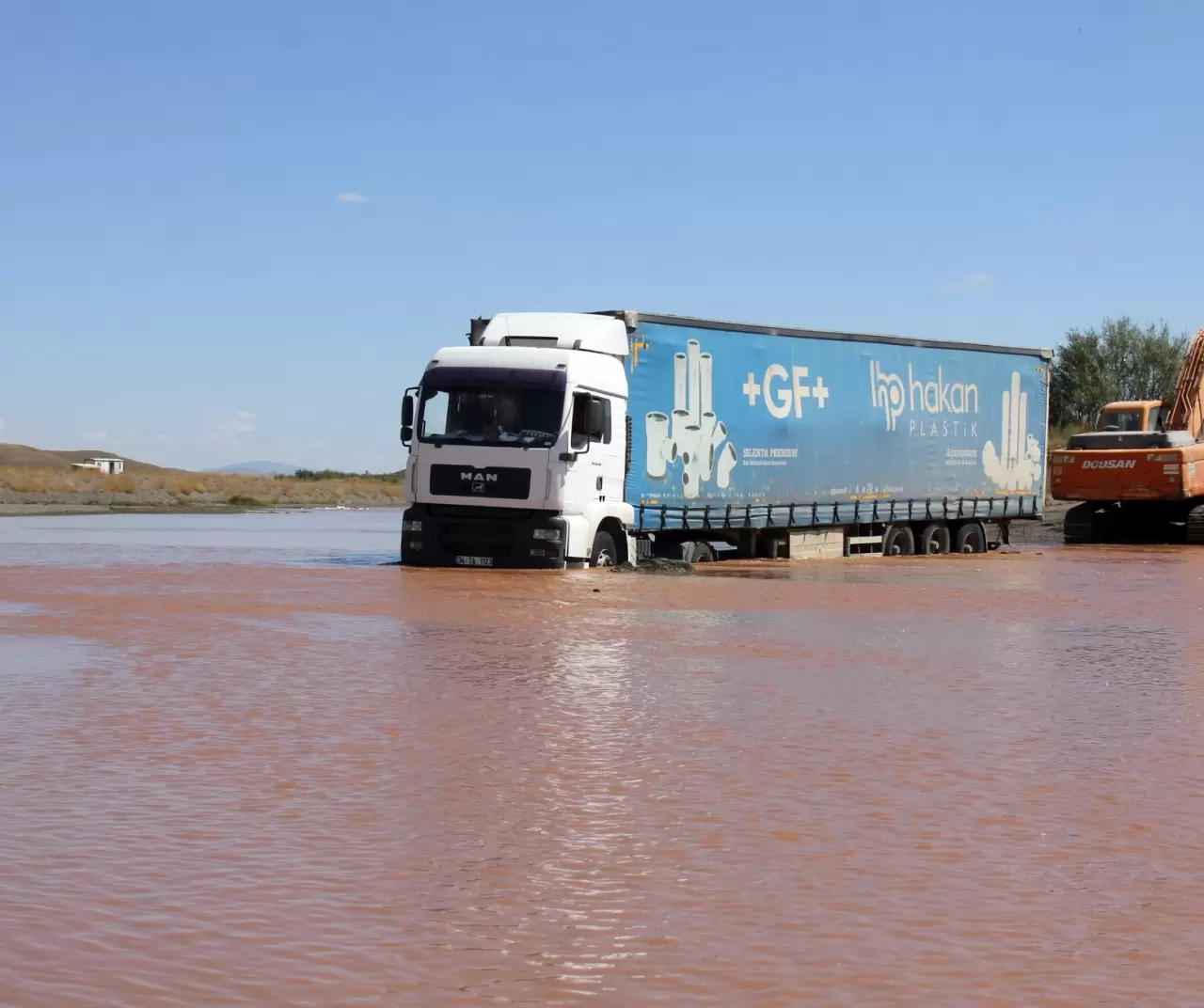 Sivas’ta kuma saplanan saman yüklü tır 2 gün sonra kurtarıldı 2