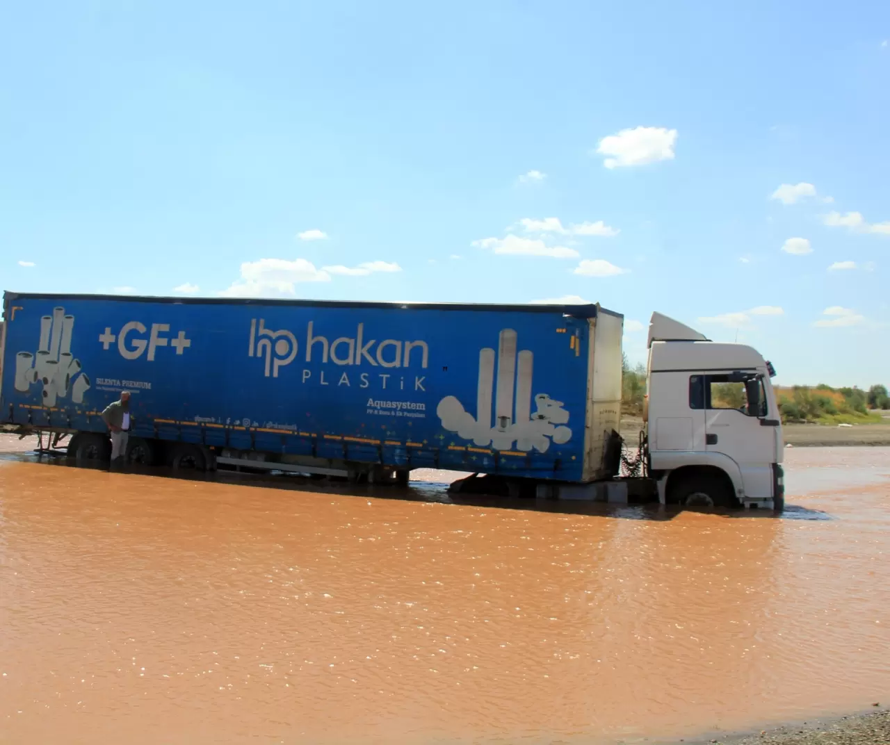 Sivas’ta kuma saplanan saman yüklü tır 2 gün sonra kurtarıldı 7