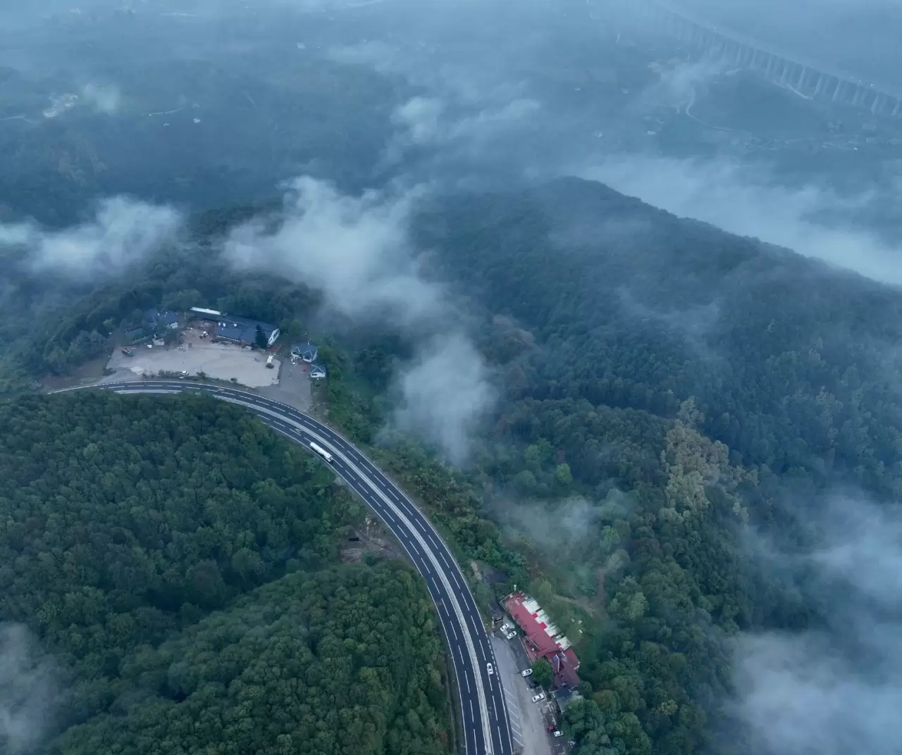 Bolu Dağı’nda sis ve sağanak: Görüş mesafesi 35 metreye düştü 7