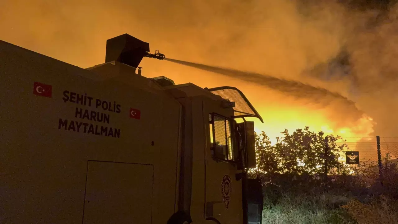 Samsun'da kereste fabrikası alevlere teslim oldu 4