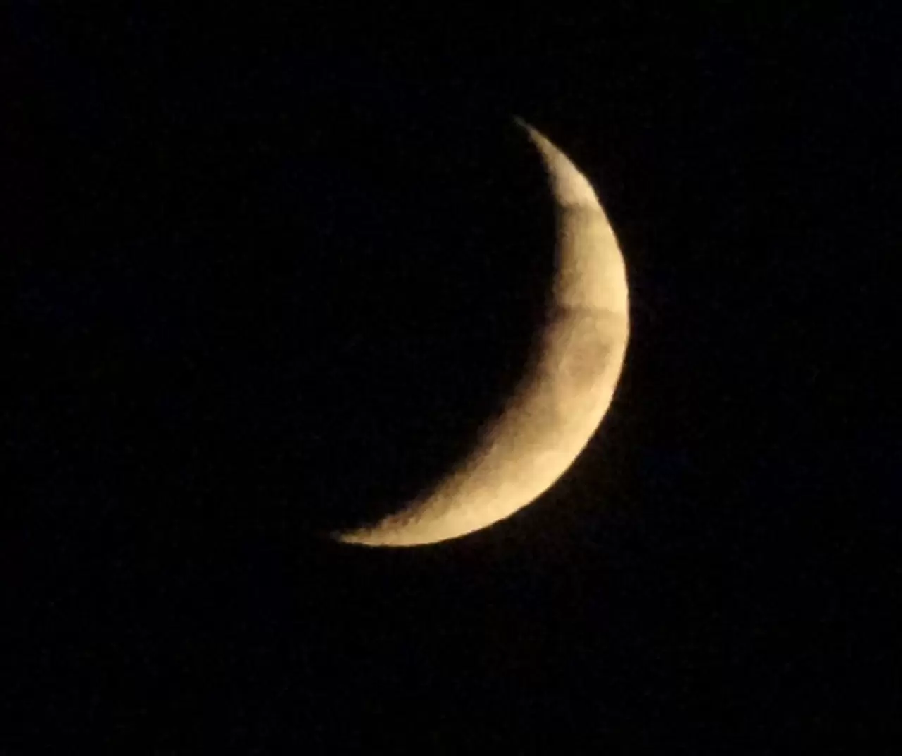 Van Ssemalarında hilal ayın büyüleyici dansı 1