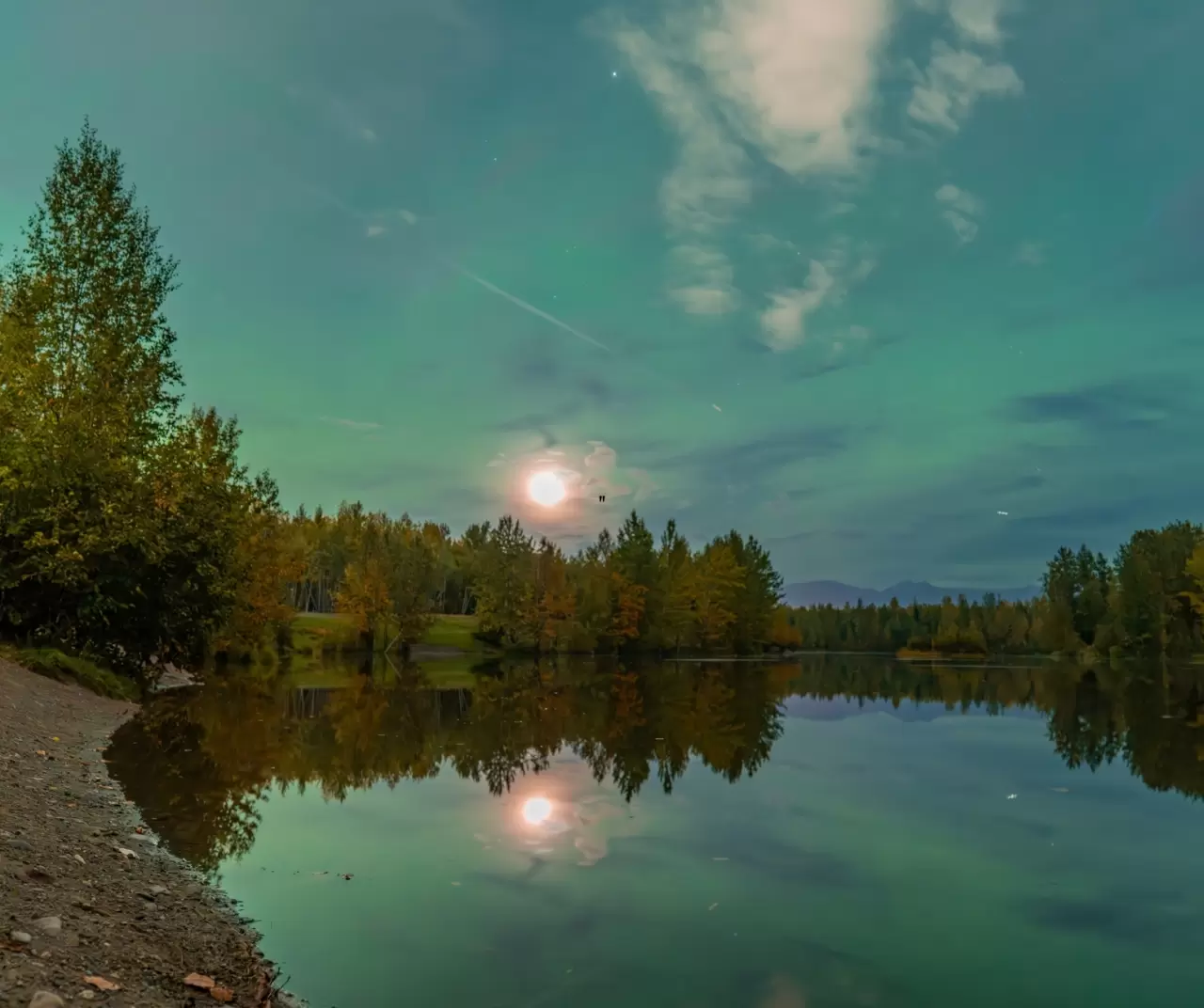 Alaska semalarında büyüleyici kuzey ışıkları gösterisi 4